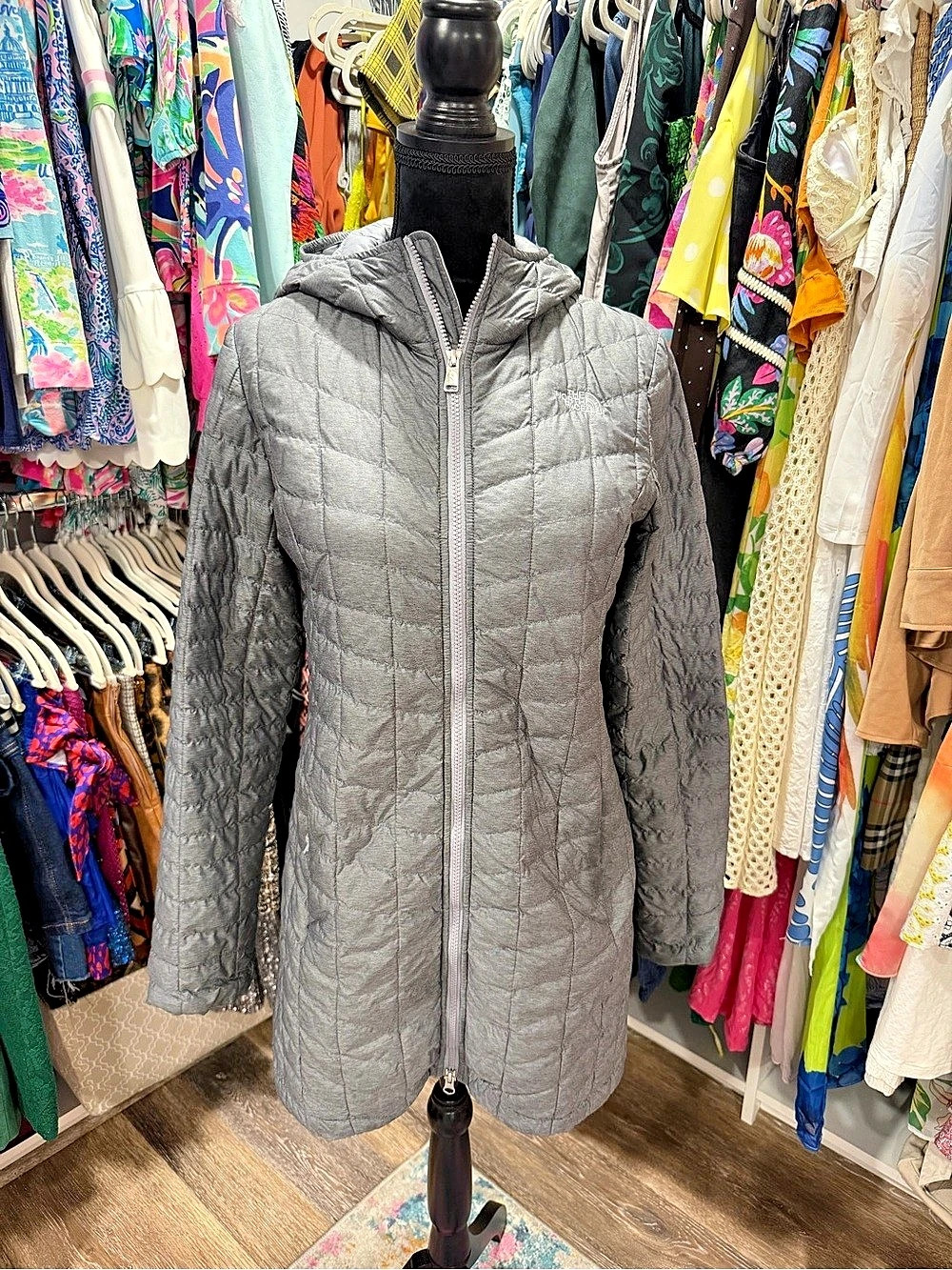 The North Face ThermoBall Quilted Hooded Jacket in Gray Size Small Like New